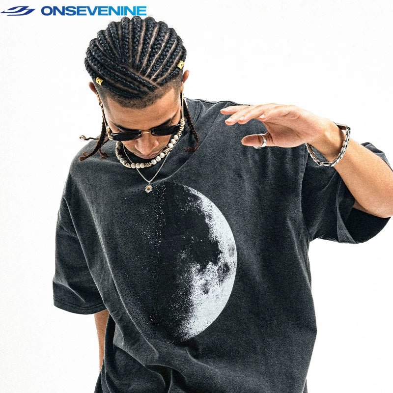 ONSEVENINE Crescent Moon Graphic Tee