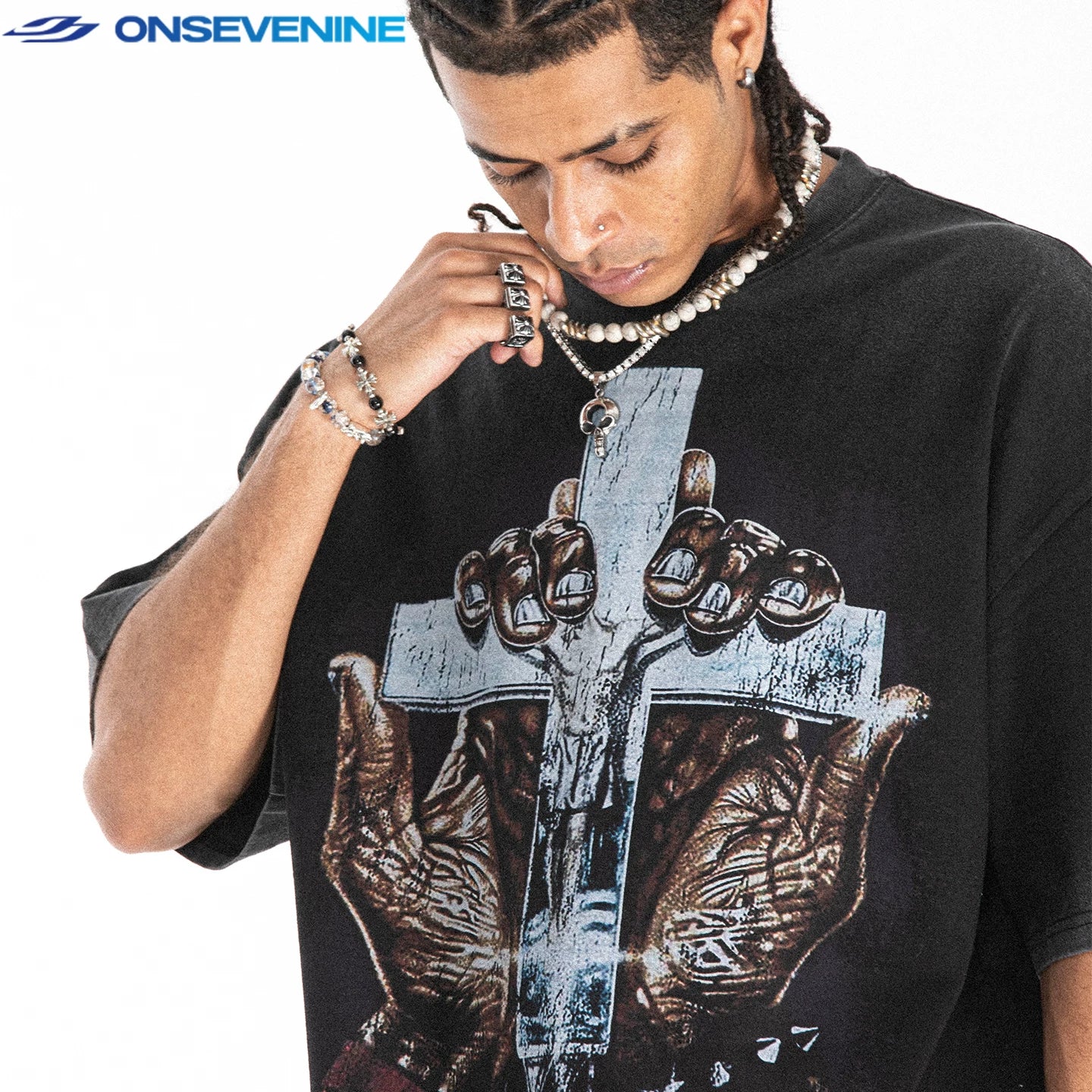 ONSEVENINE Grasping Hands Cross Graphic Tee