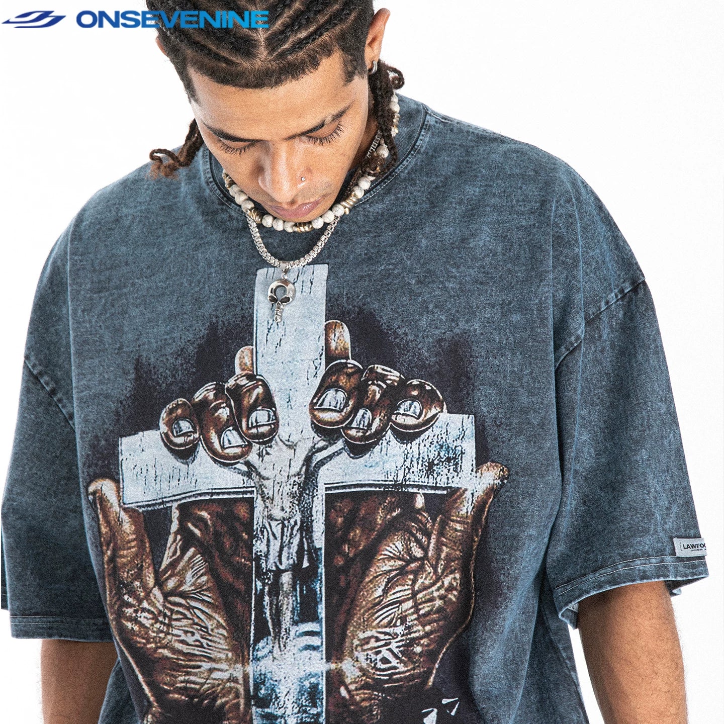 ONSEVENINE Grasping Hands Cross Graphic Tee